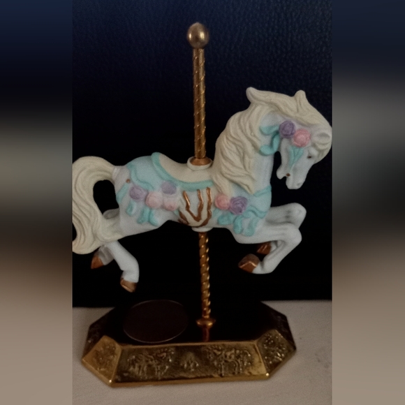 Elegant Horse Westminster Carousel Collection - Picture 1 of 3